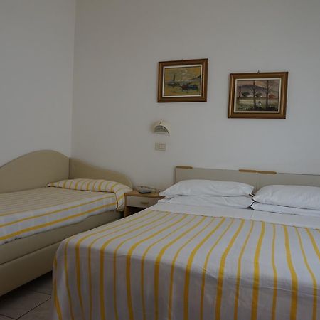 Hotel Aurora Gabicce Mare Extérieur photo
