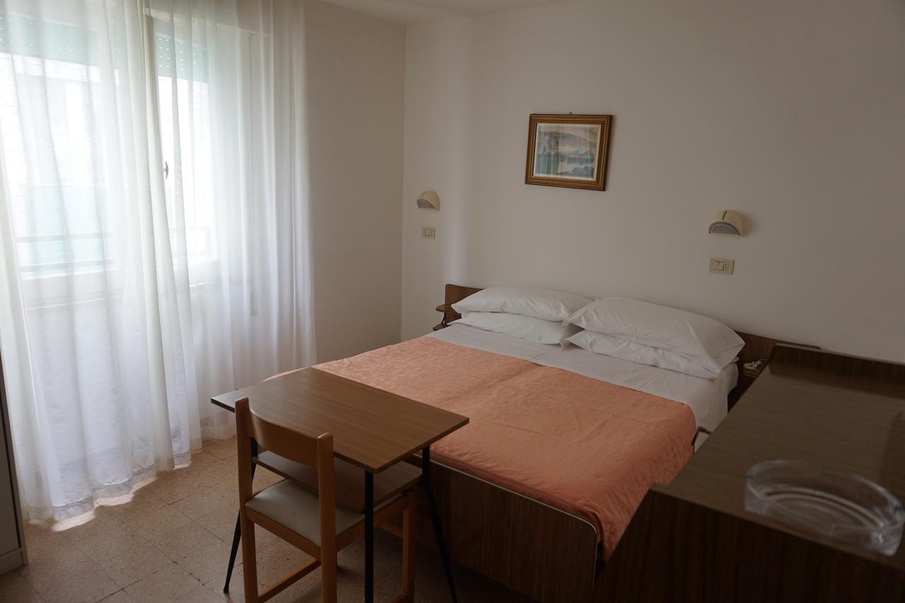 Hotel Aurora Gabicce Mare Extérieur photo