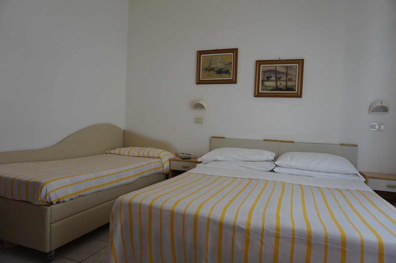 Hotel Aurora Gabicce Mare Extérieur photo