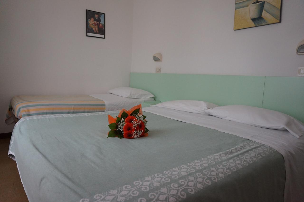 Hotel Aurora Gabicce Mare Extérieur photo