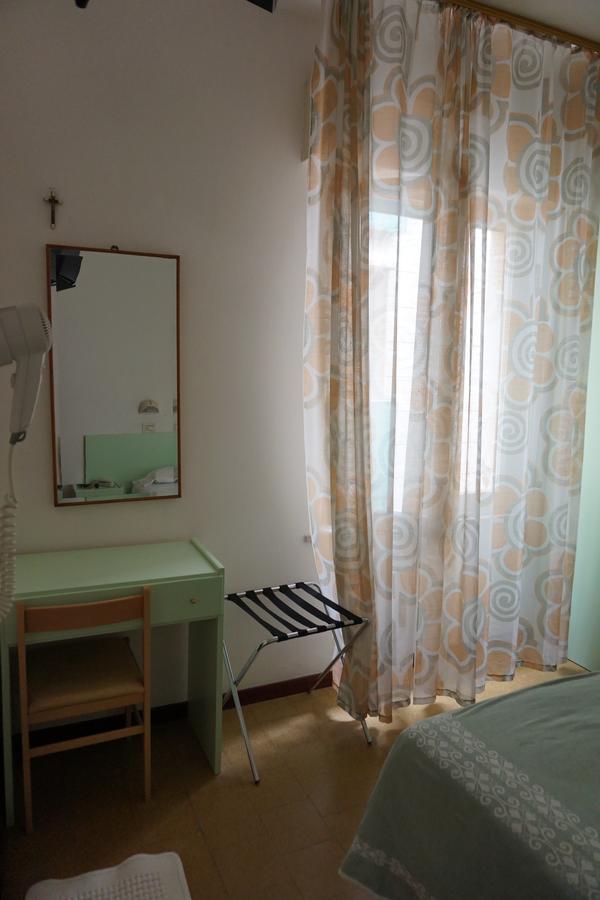 Hotel Aurora Gabicce Mare Extérieur photo
